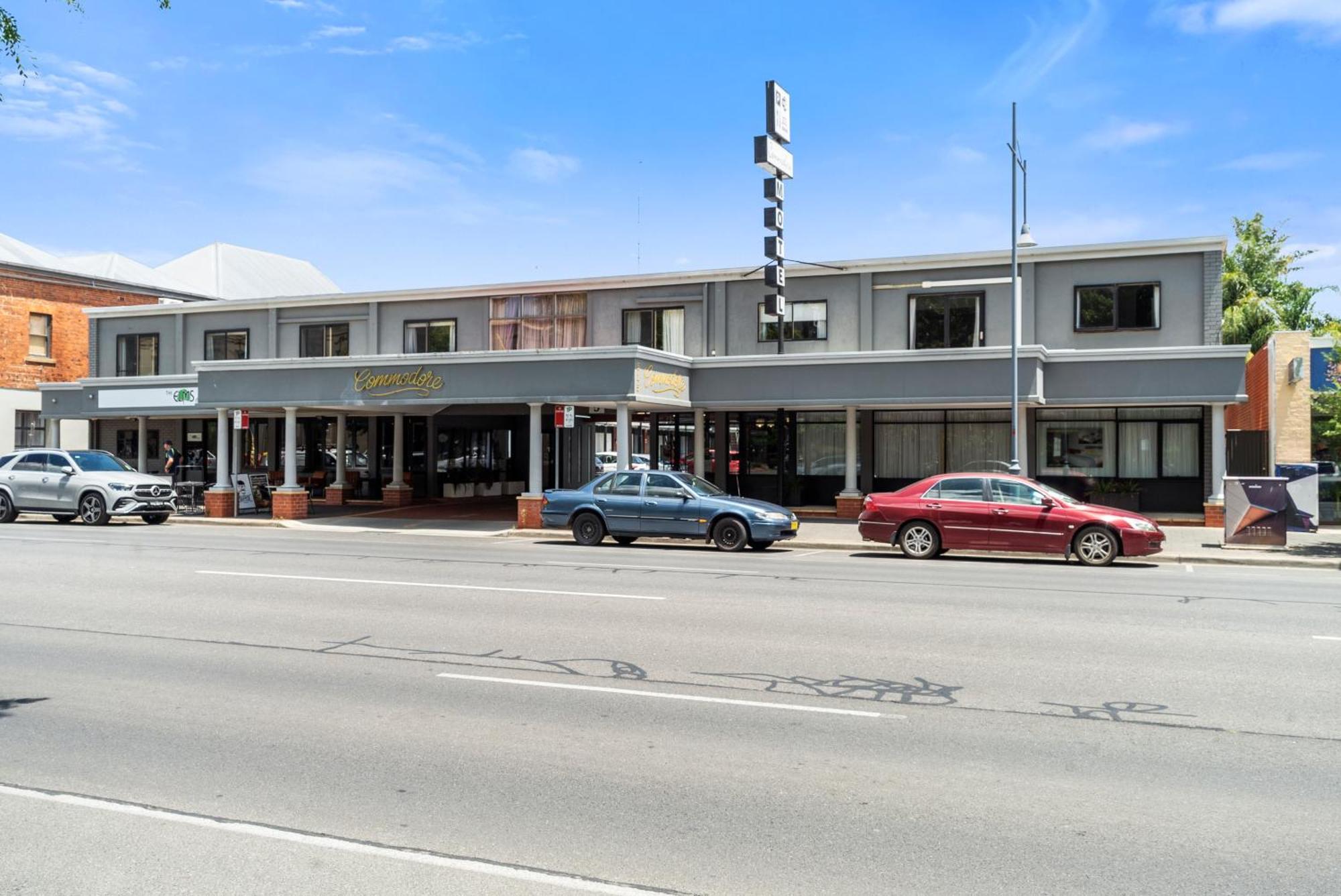 Commodore Motor Inn オーブリー エクステリア 写真