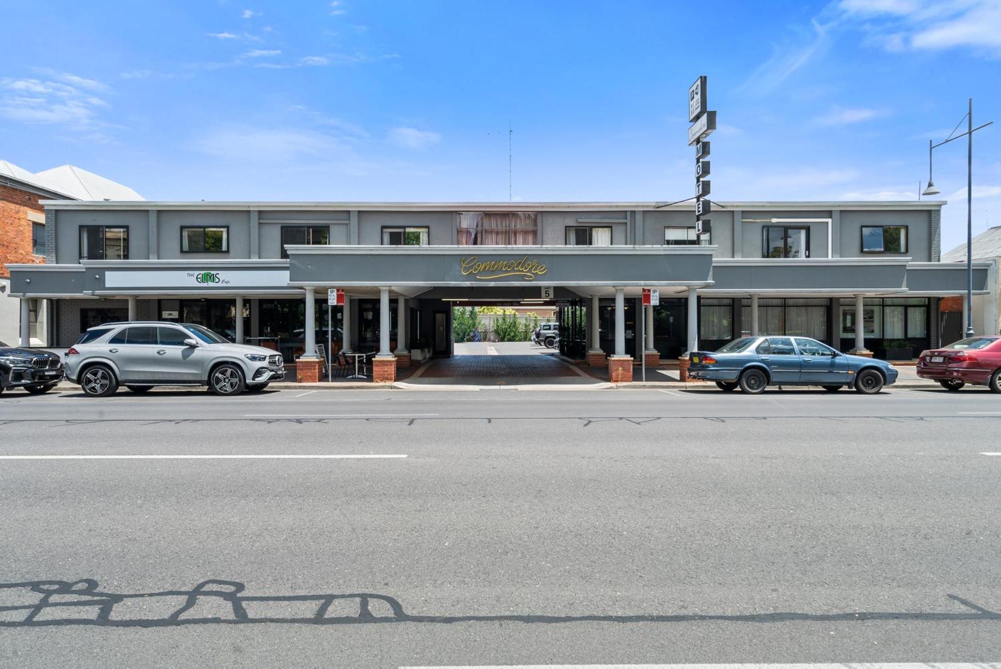 Commodore Motor Inn オーブリー エクステリア 写真